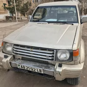 Mitsubishi Pajero 1993