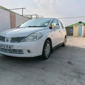 Nissan Tiida 2005