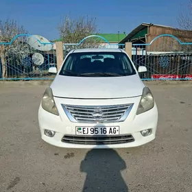 Nissan Versa 2011