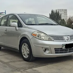 Nissan Versa 2011