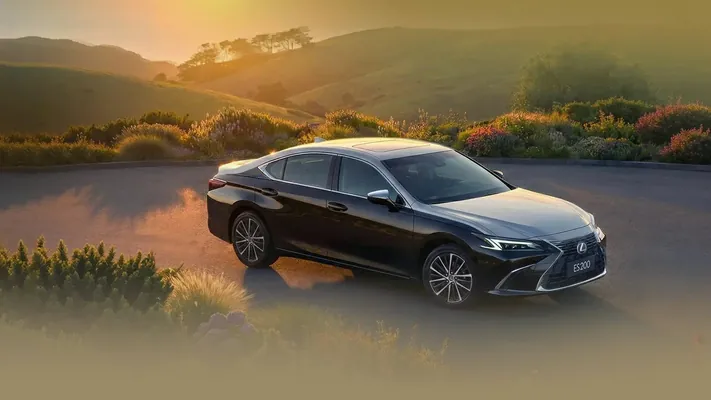 Lexus представил в Китае прощальную спецверсию седана ES в стиле Maybach