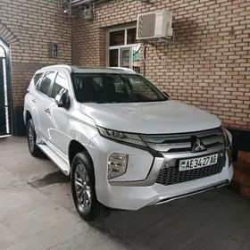 Mitsubishi Pajero 2020