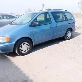 Toyota Sienna 2002
