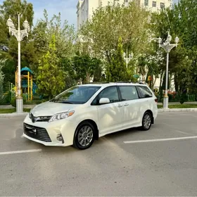 Toyota Sienna 2018