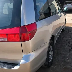 Toyota Sienna 2004