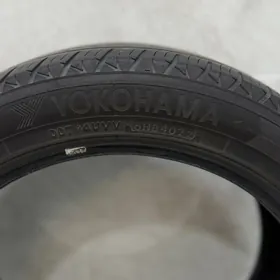YOKOHAMA teker 235 45 18
