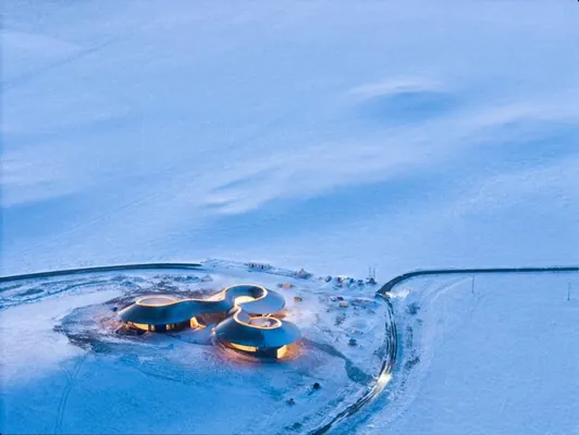 Hytaýda gadymy wulkanlaryň arasynda täsin syýahatçylyk merkezi guruldy