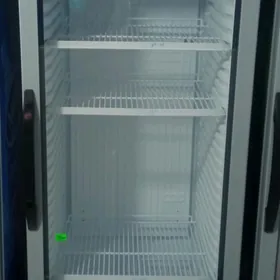 Uğur vitrina holodilnik.