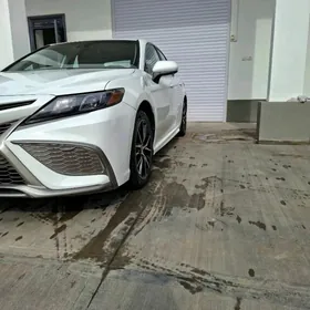 Toyota Camry 2021