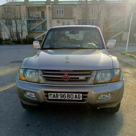 Mitsubishi Pajero 2001