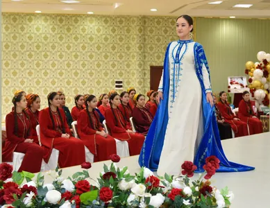 Праздничный показ национальной моды состоялся в Ашхабадском Доме моделей