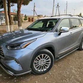 Toyota Highlander 2021