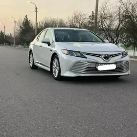 Toyota Camry 2018