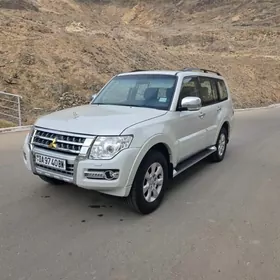 Mitsubishi Pajero 2015