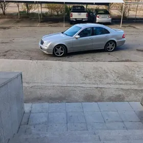 Mercedes-Benz E320 2002