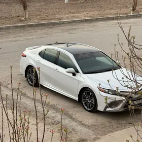 Toyota Camry 2019