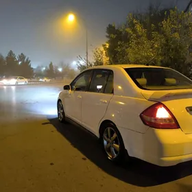 Nissan Tiida 2008