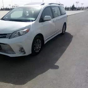 Toyota Sienna 2018