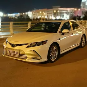 Toyota Camry 2021