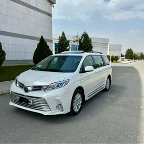 Toyota Sienna 2018