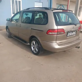 Toyota Sienna 2001