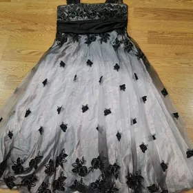 платья вечерние