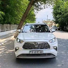 Toyota Highlander 2021