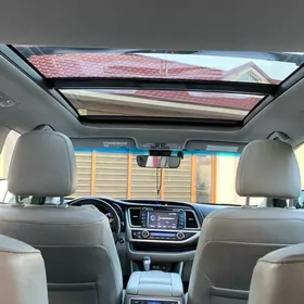 Toyota Highlander 2019