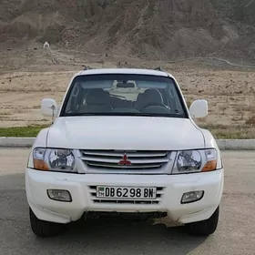 Mitsubishi Pajero 2002