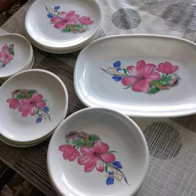 Набор тарелок