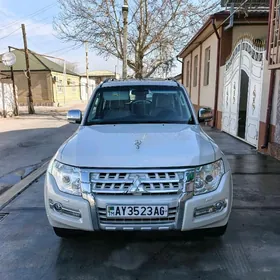 Mitsubishi Pajero 2015