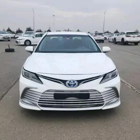 Toyota Camry 2021