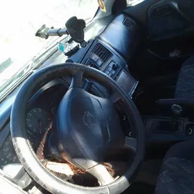 Nissan Primera 1995