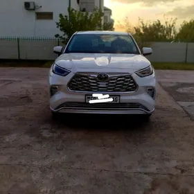 Toyota Highlander 2021