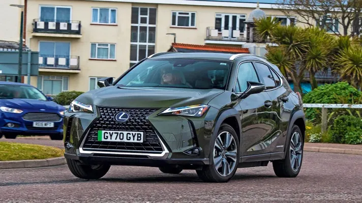 Lexus UX krossoweriniň batareýaly görnüşiniň önümçiligini bes etdi