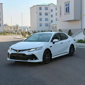Toyota Camry 2021