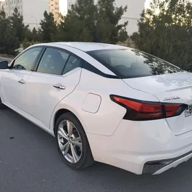 Nissan Altima 2019