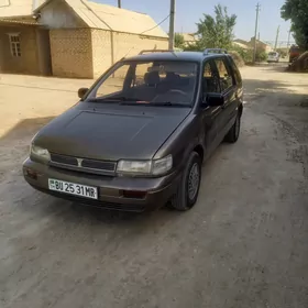 Mitsubishi Chariot 1992