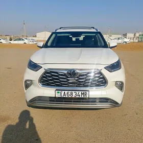 Toyota Highlander 2021