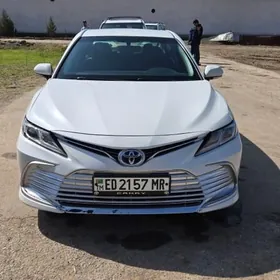 Toyota Camry 2021