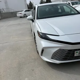 Toyota Camry 2025