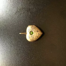 Медальон серебряный с нефритом