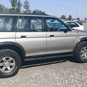 Mitsubishi Montero Sport 1999