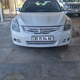 Nissan Altima 2011