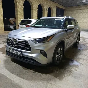 Toyota Highlander 2022