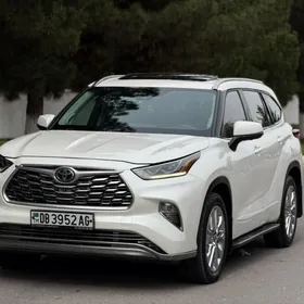 Toyota Highlander 2021
