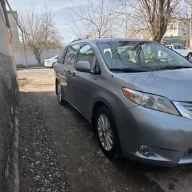 Toyota Sienna 2010