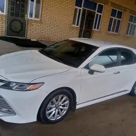 Toyota Camry 2018