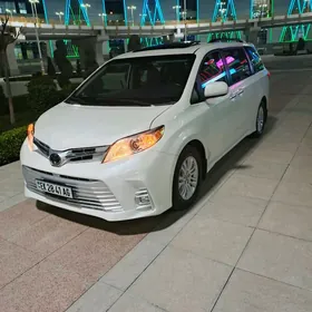 Toyota Sienna 2020