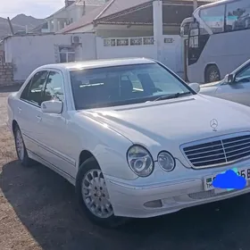 Mercedes-Benz E320 2002
